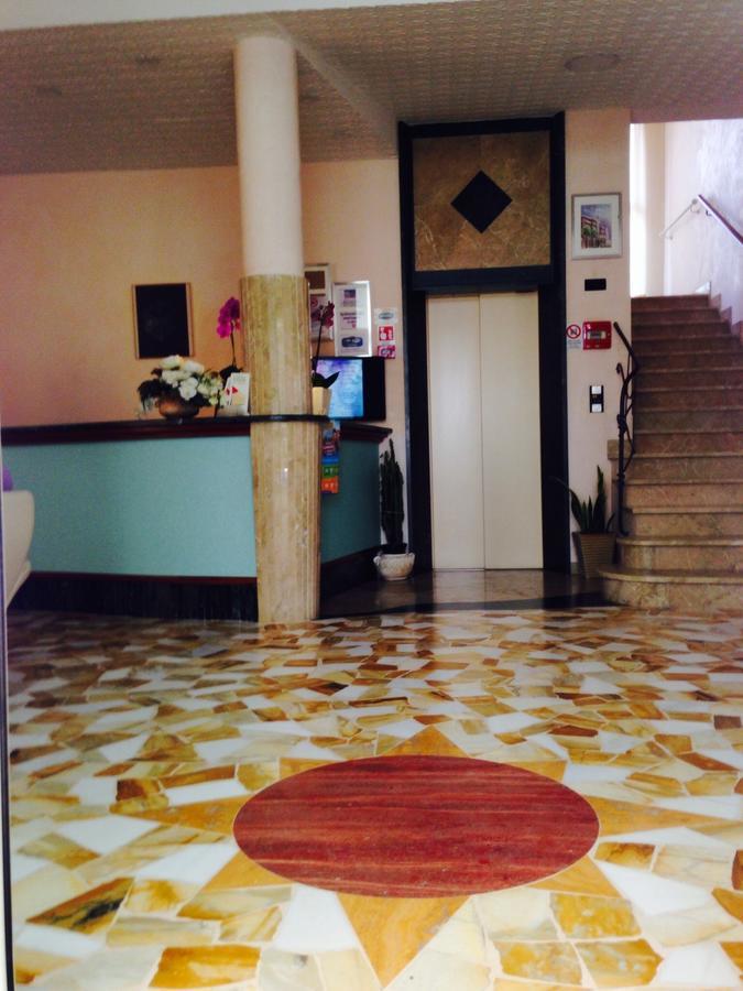 Hotel Lazzarini Беллария-Иджеа-Марина Экстерьер фото