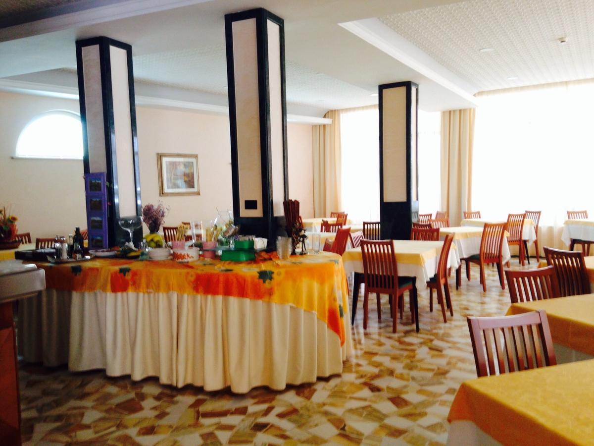 Hotel Lazzarini Беллария-Иджеа-Марина Экстерьер фото