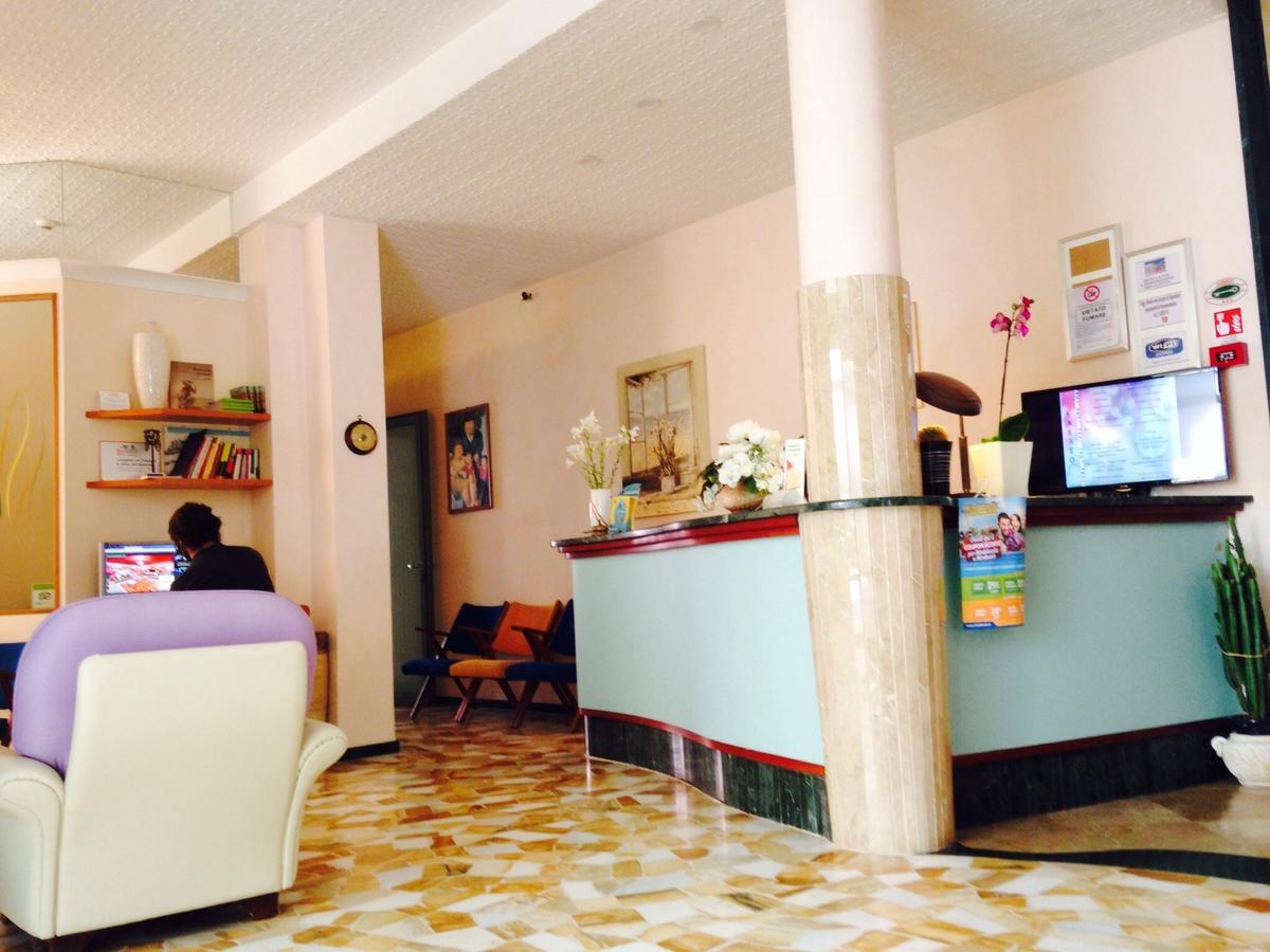 Hotel Lazzarini Беллария-Иджеа-Марина Экстерьер фото