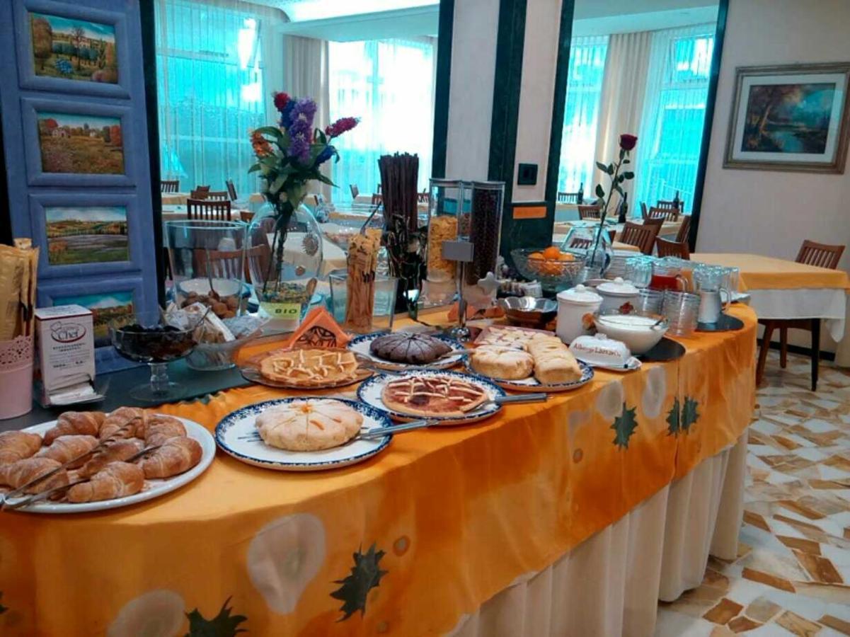 Hotel Lazzarini Беллария-Иджеа-Марина Номер фото